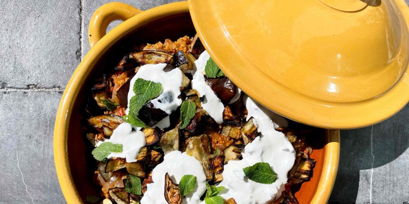 Boulgour à la tomate et cinq épices , aubergines et yaourt citronné Boulgour à la tomate et cinq épices , aubergines et yaourt citronné