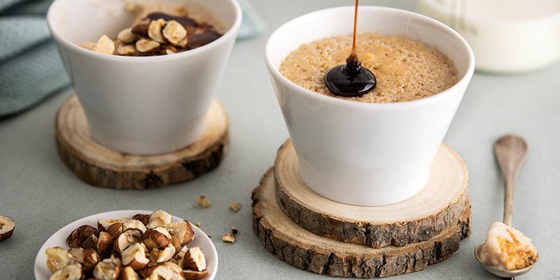 Semoule au lait à la cannelle, caramel et noisettes Semoule au lait à la cannelle, caramel et noisettes